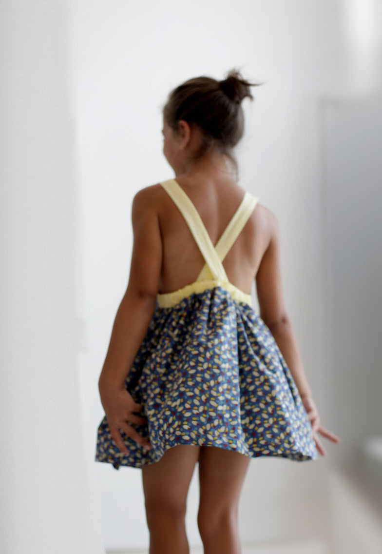 Backless dress image 1