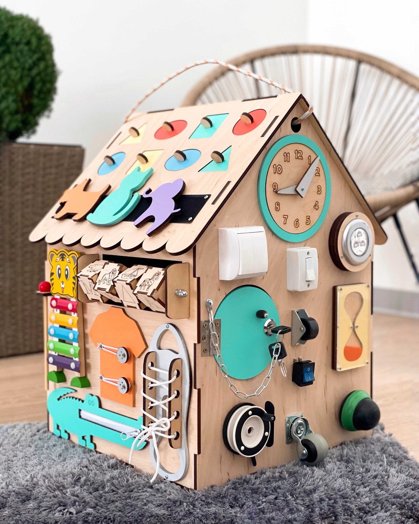 Mini Busy House image 5
