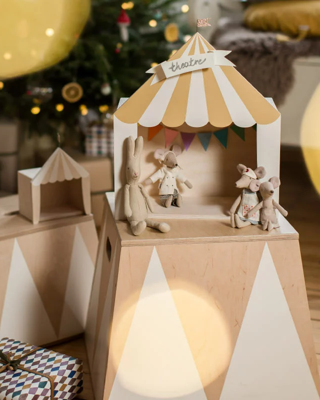 Circus shelf 'the big top!' - White image