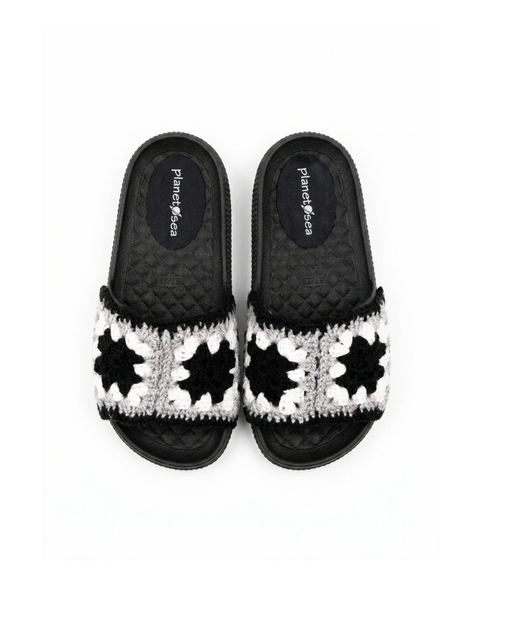 BLACK SQUARE CROCHET