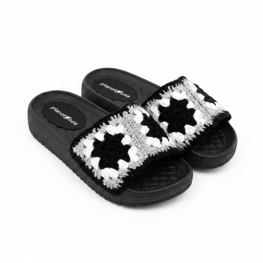 BLACK SQUARE CROCHET