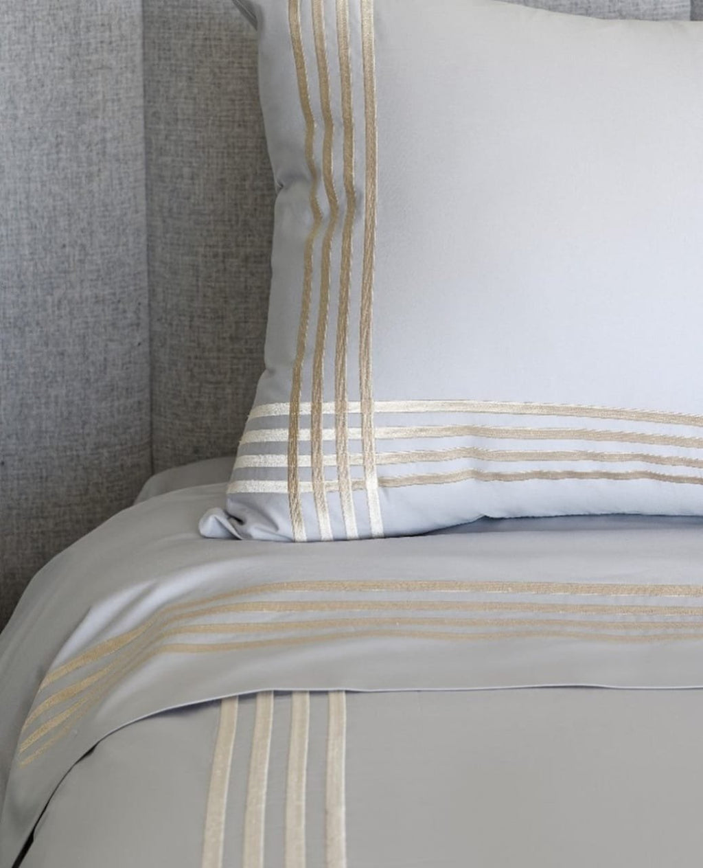 Golden Planned bed set image 0