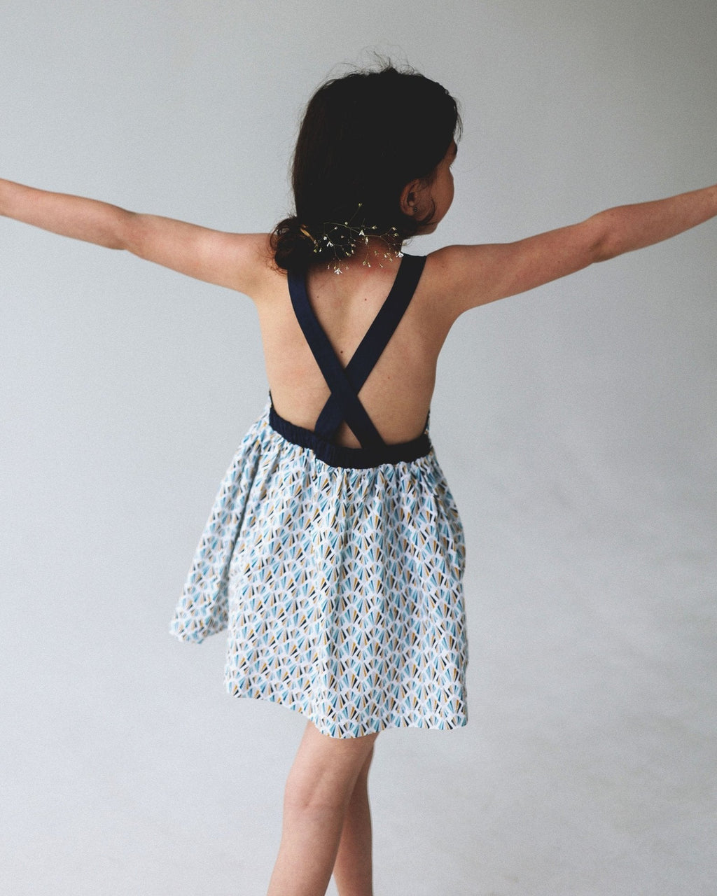Backless dress image 3