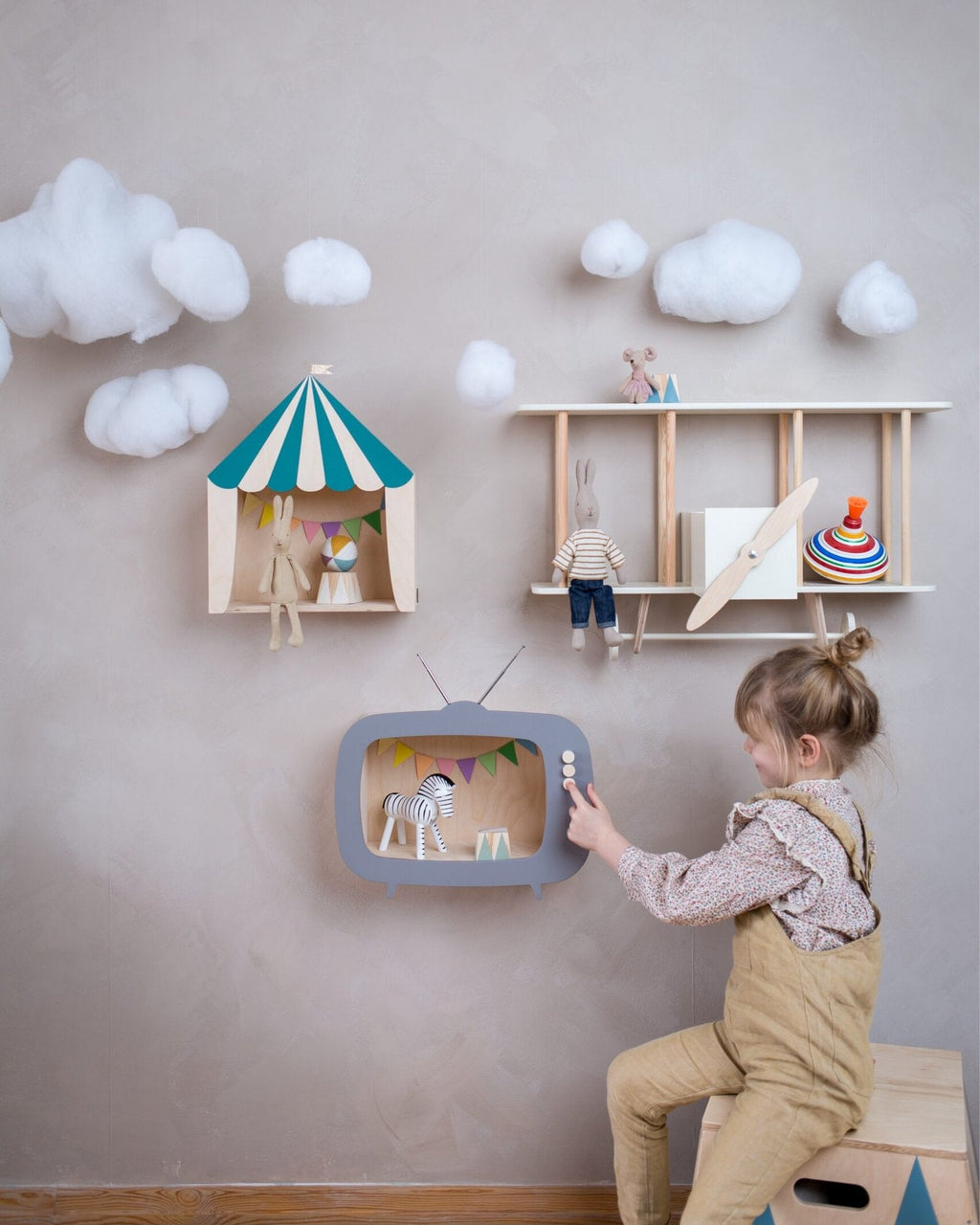 Biplane shelf 'Dashy' - White image