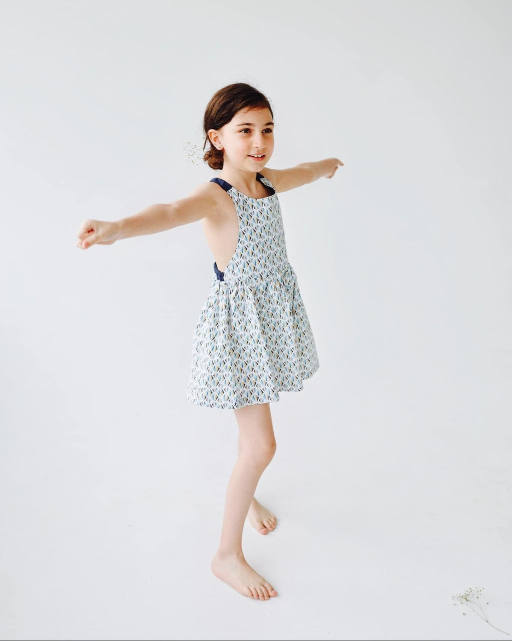 Backless dress image 2