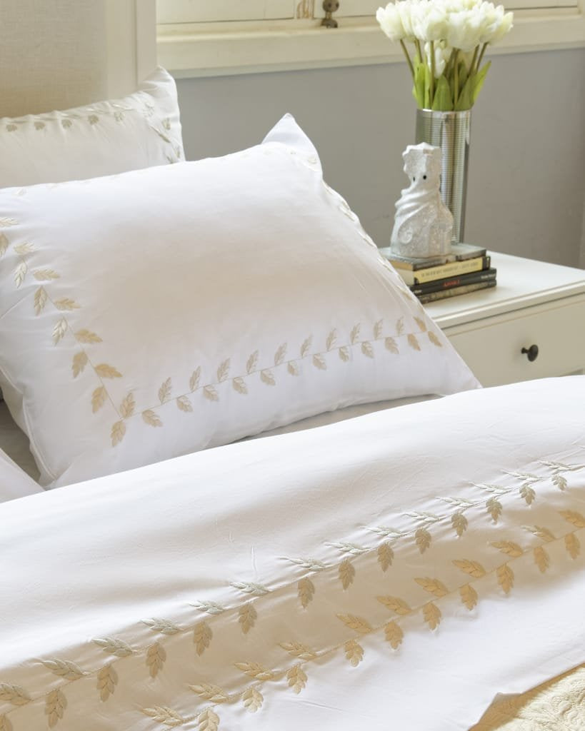 Four Seasons Bed Set image 0