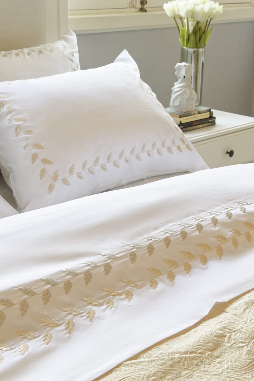 Four Seasons Bed Set image 0